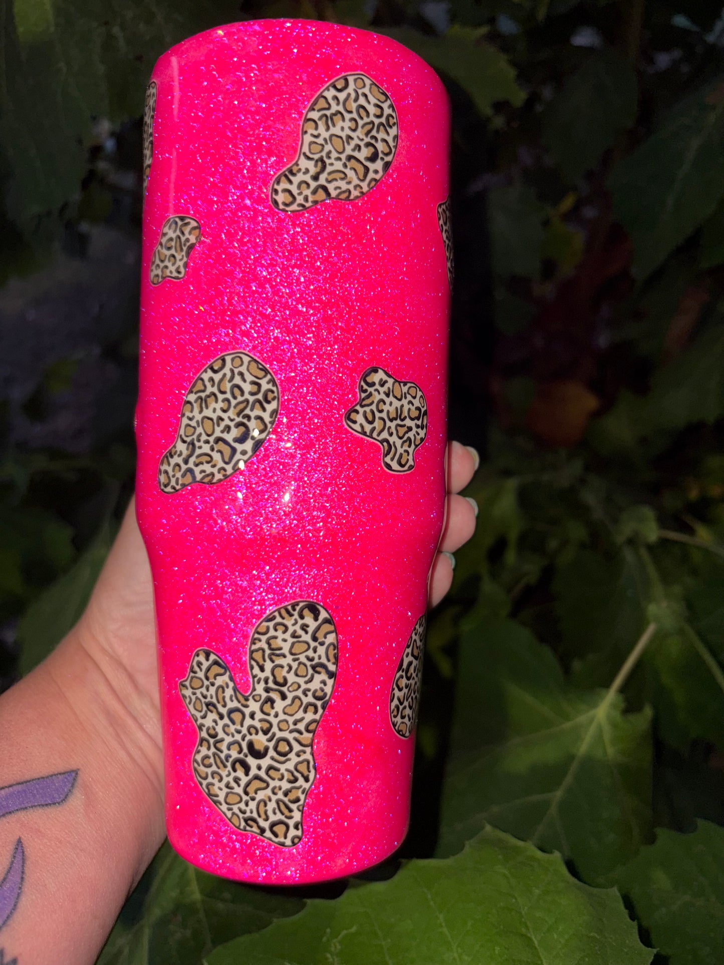 🐄💖 Cowprint, but make it ✨leopard✨… and HOT PINK?!