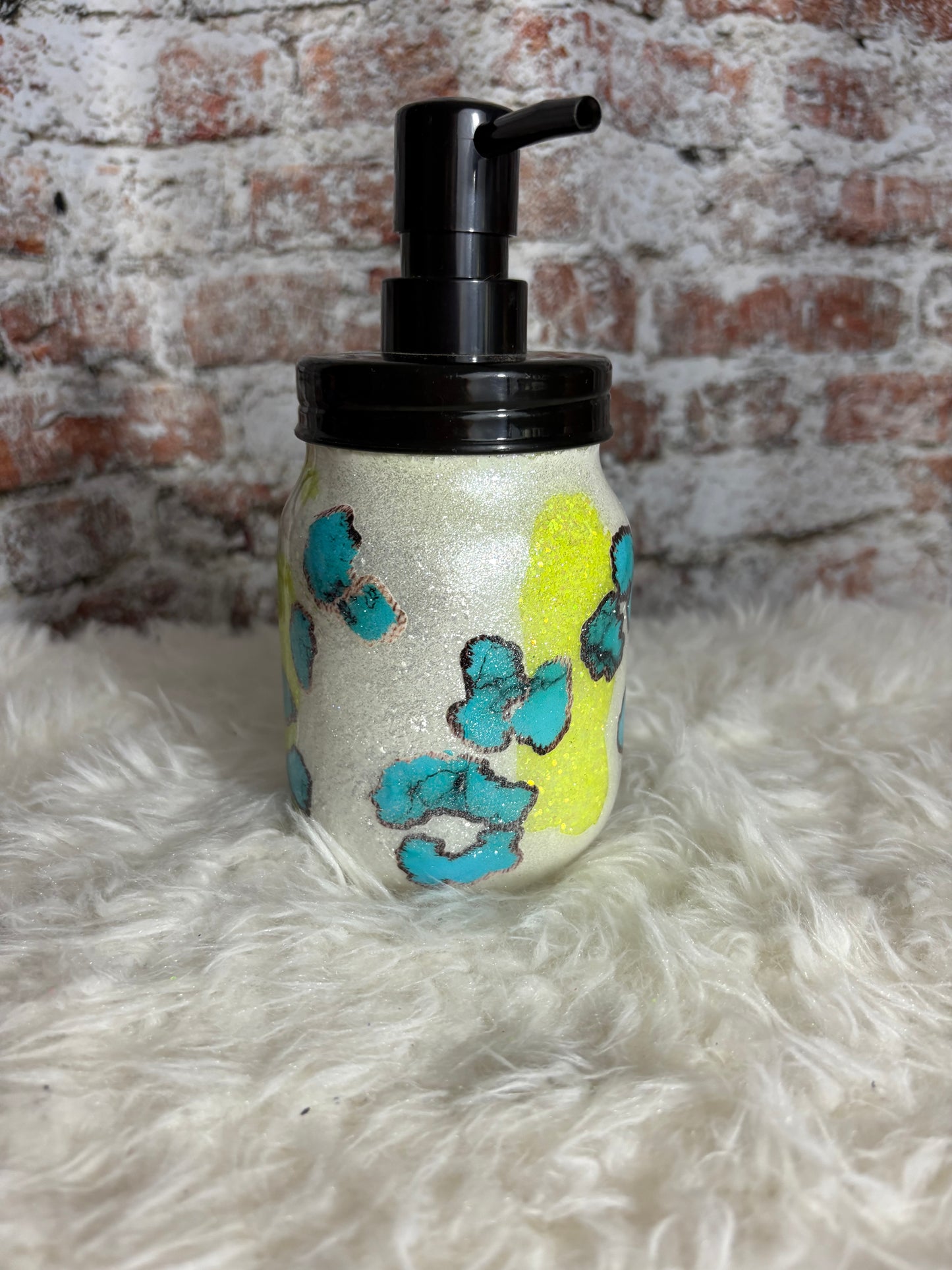 ✨ Hand Soap with Style – 16oz Glass Dispenser ✨