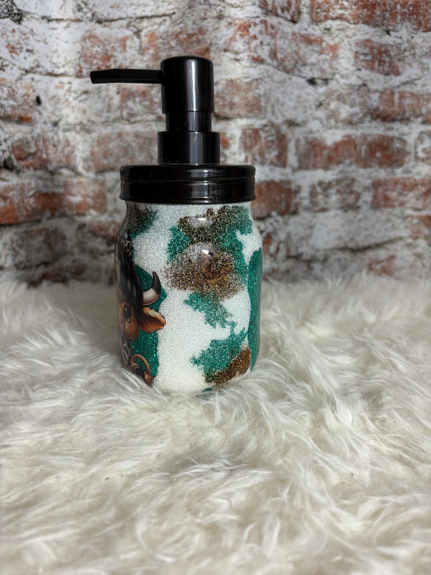 🐮 Farmhouse Cuteness Overload – 16oz Highland Cow Soap Dispenser 💚
